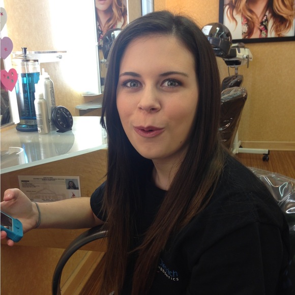 Meet your Posher, Laurie - Picture 6 of 10